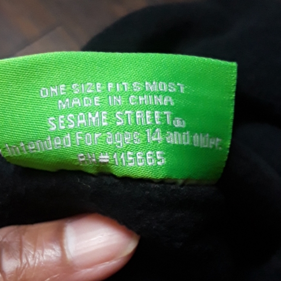 Sesame Street Elmo Winter Hat - Picture 13 of 14